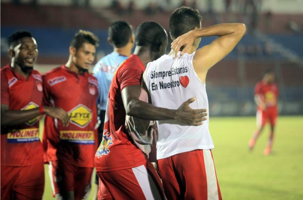Marcelo Canales dedicó su gol del triunfo a Arnold Peralta
