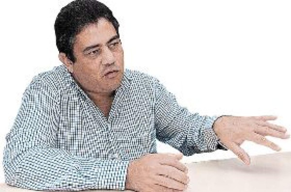 Buhoneros se enfrentan en las calles