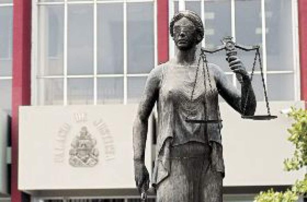 Sobreseen acusados por Banco Capital