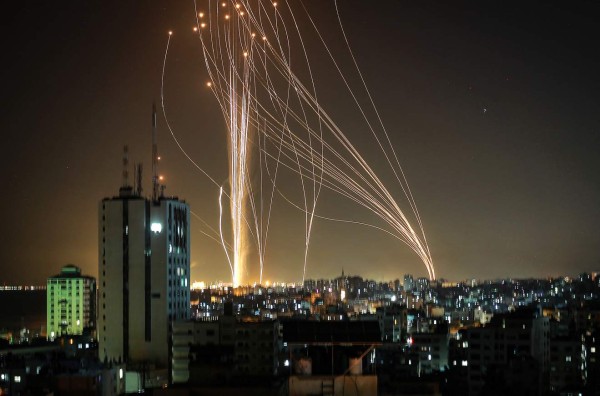 Video: movimiento Hamás dispara 130 cohetes contra Tel Aviv; Israel repele ataque con drones