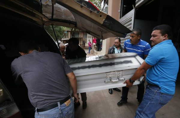 A las 6:30 am fue encontrado el cadáver de la jovencita a inmediaciones del bulevar Kuwait en Comayagüela.