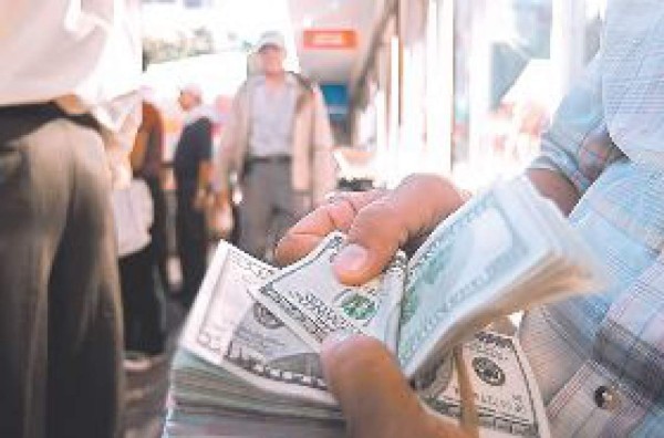 Banqueros y Comisión en riña por reformas al encaje legal