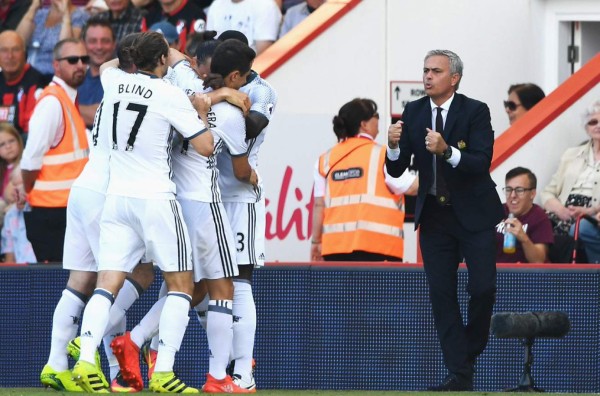 El Manchester de Mourinho se estrena en liga con un cómodo triunfo