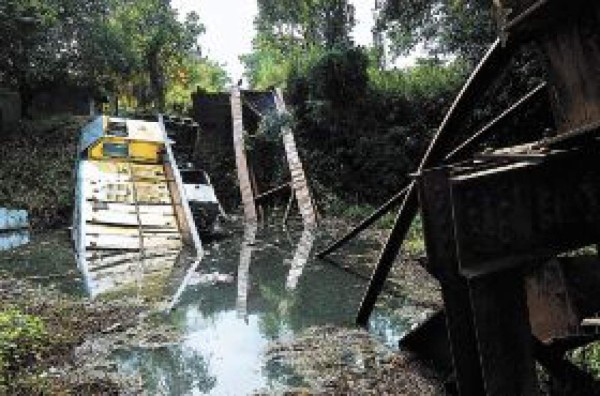 Subastarán locomotora descarrilada en Baracoa