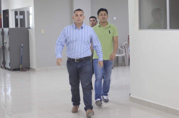 Acusados de asesinato comparecen a juicio oral y público