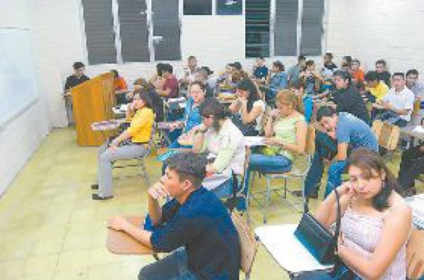 Maestros faltistas, la nota negra en el Curn