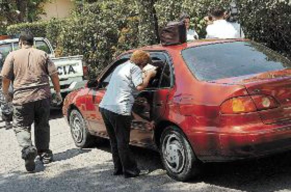 Policías de brazos cruzados en desaparición de dos personas