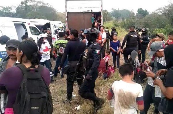 Rescatan a migrantes hondureños abandonados en Veracruz