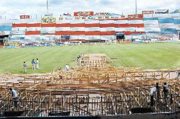 Cuestionan daños al estadio