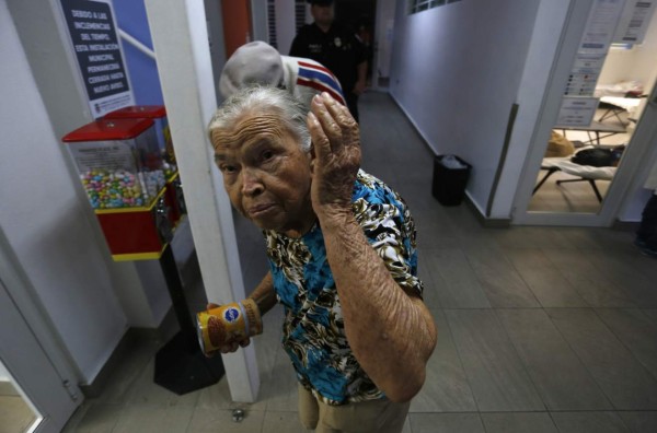 Aduanas de EUA advierte sobre el ingreso de afectados por Irma a Puerto Rico   