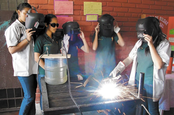 Muestra de ingenio estudiantil en Feria