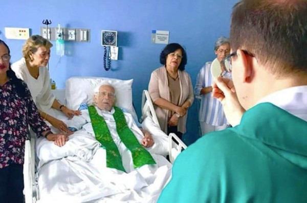 Papa Francisco absuelve al sacerdote Ernesto Cardenal