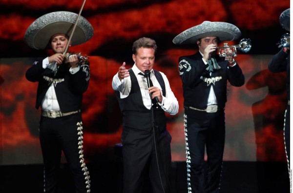 Luis Miguel vuelve a fallarle a su público