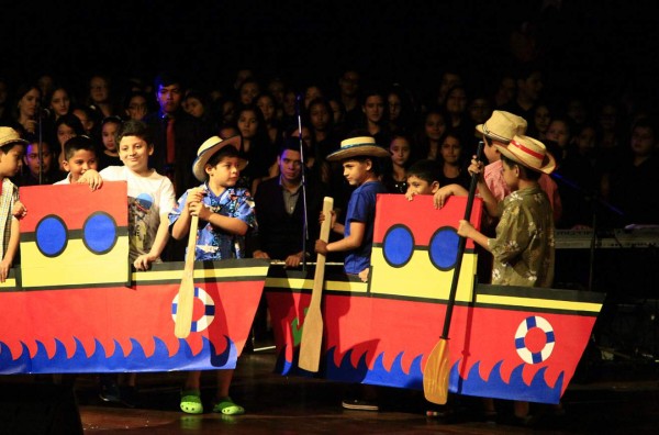 Guillermo Anderson canta en el 30 aniversario de El Buen Pastor