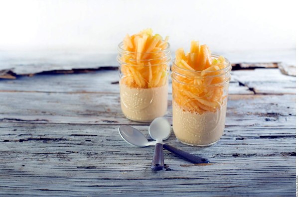 Gelatina de yogur y melón helado  