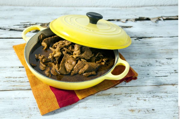 Carne de res guisada picante