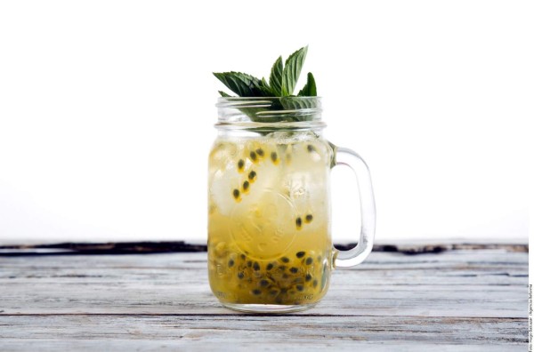 Bebida de maracuyá con té verde