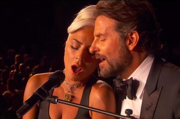 Bradley Cooper y Lady Gaga hacen romántica presentación en los Óscar 2019