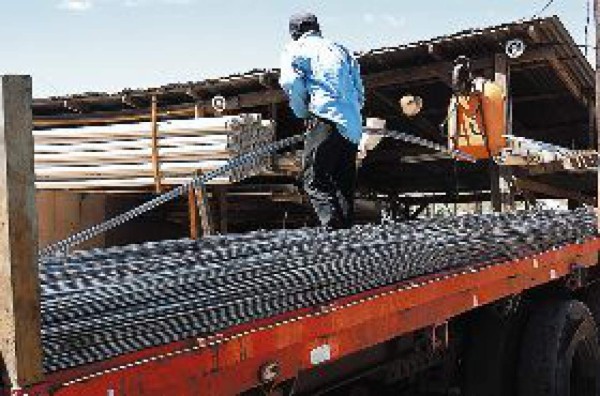 800 lempiras más cuesta la tonelada de varilla de hierro