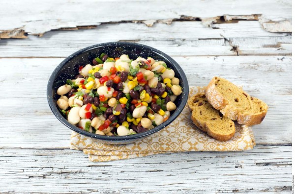 Cómo hacer una ensalada con frijoles