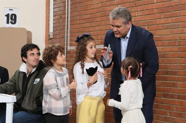 Polémica en Colombia por el uso del avión presidencial para ir a una fiesta infantil