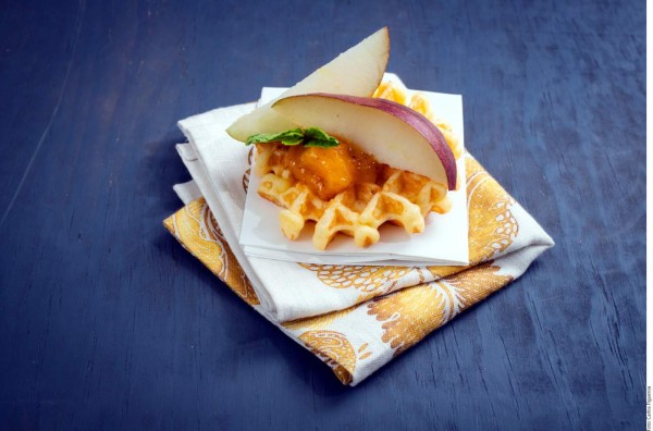 Waffles con puré de pera y mango  