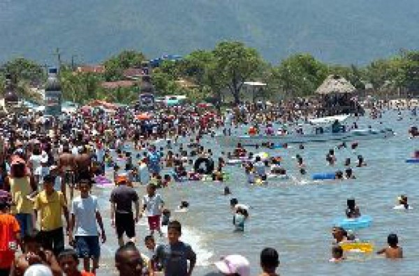 Prohíben concurso 'camiseta mojada'