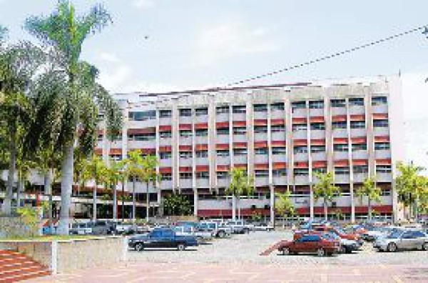 Invirtieron L 100 millones en mejorar hospitales públicos