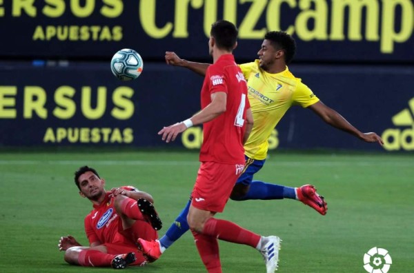 Cádiz y 'Choco' Lozano fallan la primera oportunidad para ascender a Primera