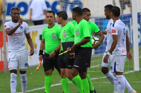 Honduras: Anuncian castigos para árbitros tras pésimo trabajo