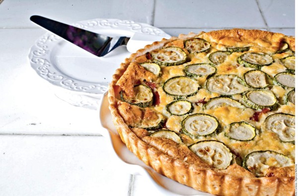 Tarta salada de calabacitas y cebolla