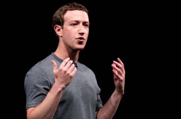 Congreso de EEUU cita a declarar a Zuckerberg por robo de datos en Facebook
