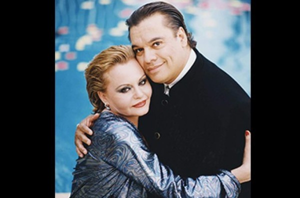 El beso a un narco y los escándalos de Juan Gabriel