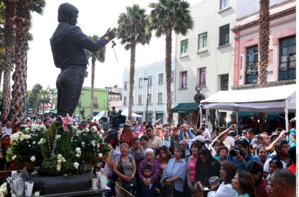 Flores, rancheras y lágrimas para recordar al 'Divo de Juárez”