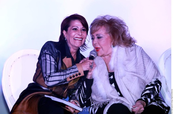 Alejandra Guzmán pide perdón a Silvia Pinal