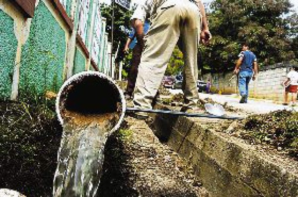 Agua con sarro consumen usuarios