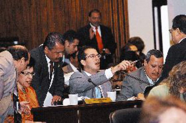 Aprobados L 93,102 millones