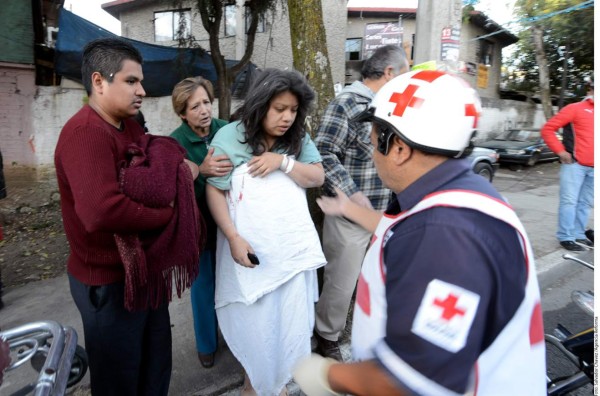 Madres desesperadas lucharon por salvar a sus bebés de explosión en México