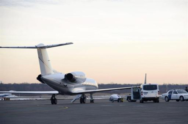 Detienen jet de Justin Bieber por fuerte olor a marihuana