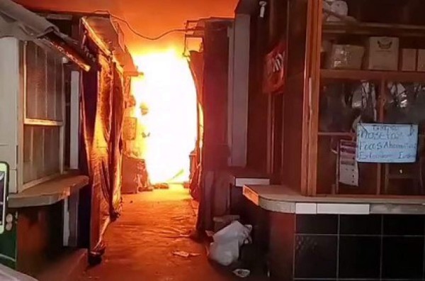 Las imágenes en redes del incendio en el mercado Guamilito de San Pedro Sula