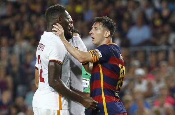 Video: La agresión de Messi al jugador de la Roma