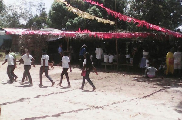 Mueren tres estudiantes garífunas tras naufragar en lancha