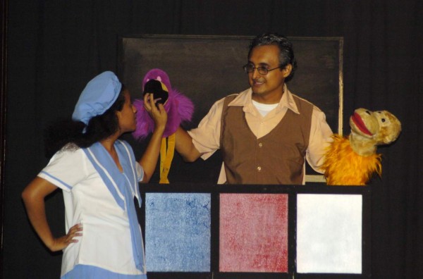 'Sara y los títeres” llega a 400 presentaciones de teatro en Honduras