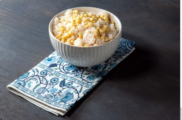 Arroz blanco con elote  