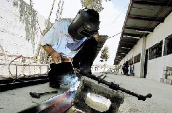 Prometen apoyo a colegios de La Lima y Choloma