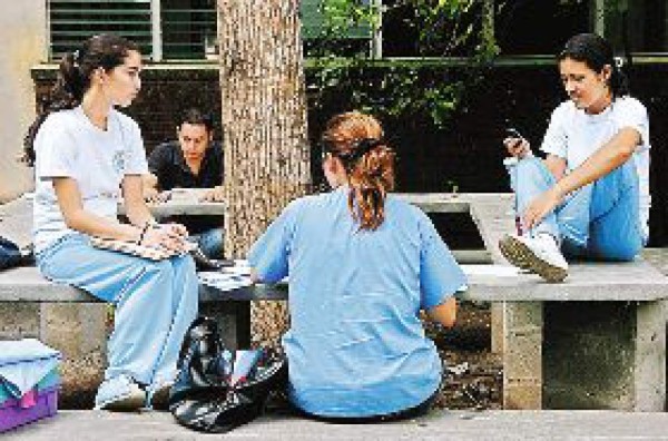 Continúan los trámites para graduaciones