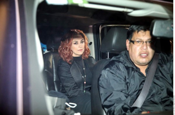 Zuria Vega agradece apoyo tras muerte de su padre