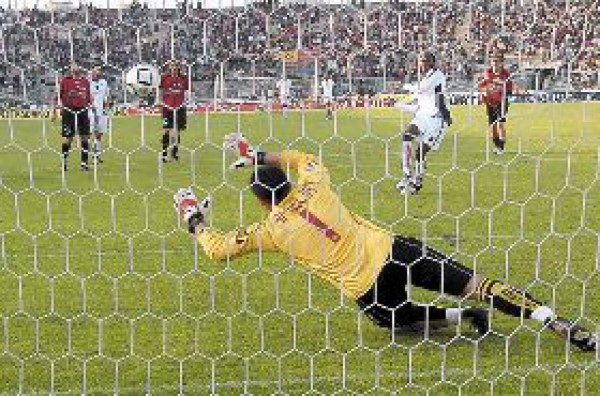 Congreso hondureño condecorará a David Suazo