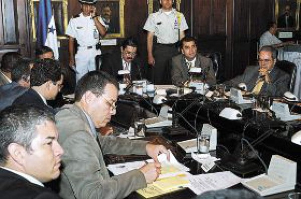 Adelantarán la hora oficial