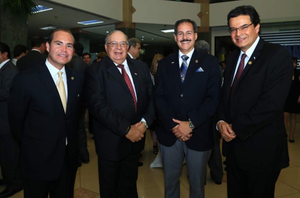 Jorge Bueso Arias es galardonado por Banco del País